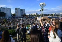 Фото - Протестующие пришли к зданию белорусских государственных телеканалов