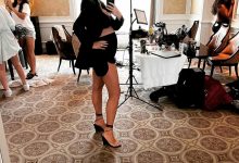 Фото - Крисси Тейген снялась с округлившимся животом и на каблуках после новости о третьей беременности