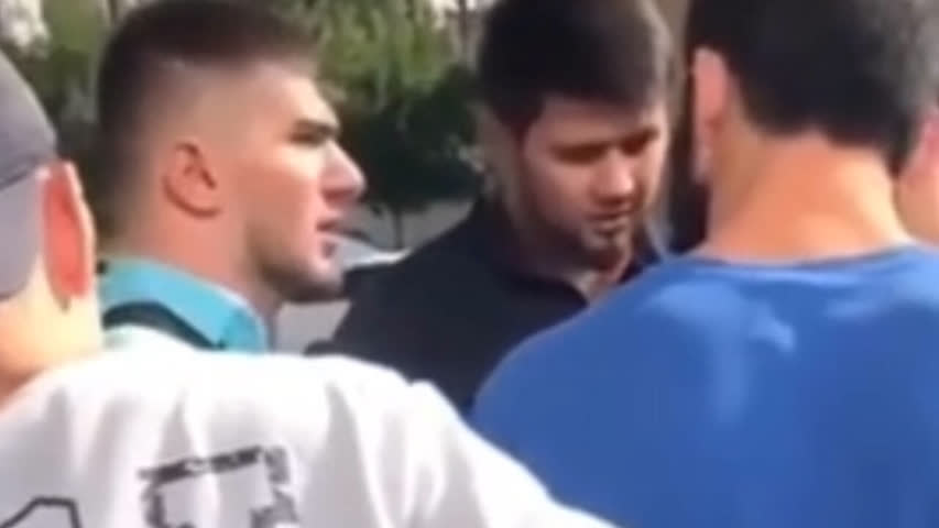 Фото - Популярного чеченского блогера избили за неправильную парковку