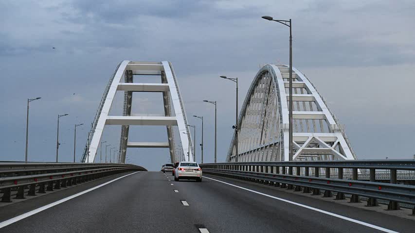 Фото - Сообщение о выпуске в Чаде марки с Крымским мостом оказалось недостоверным: Фактчекинг